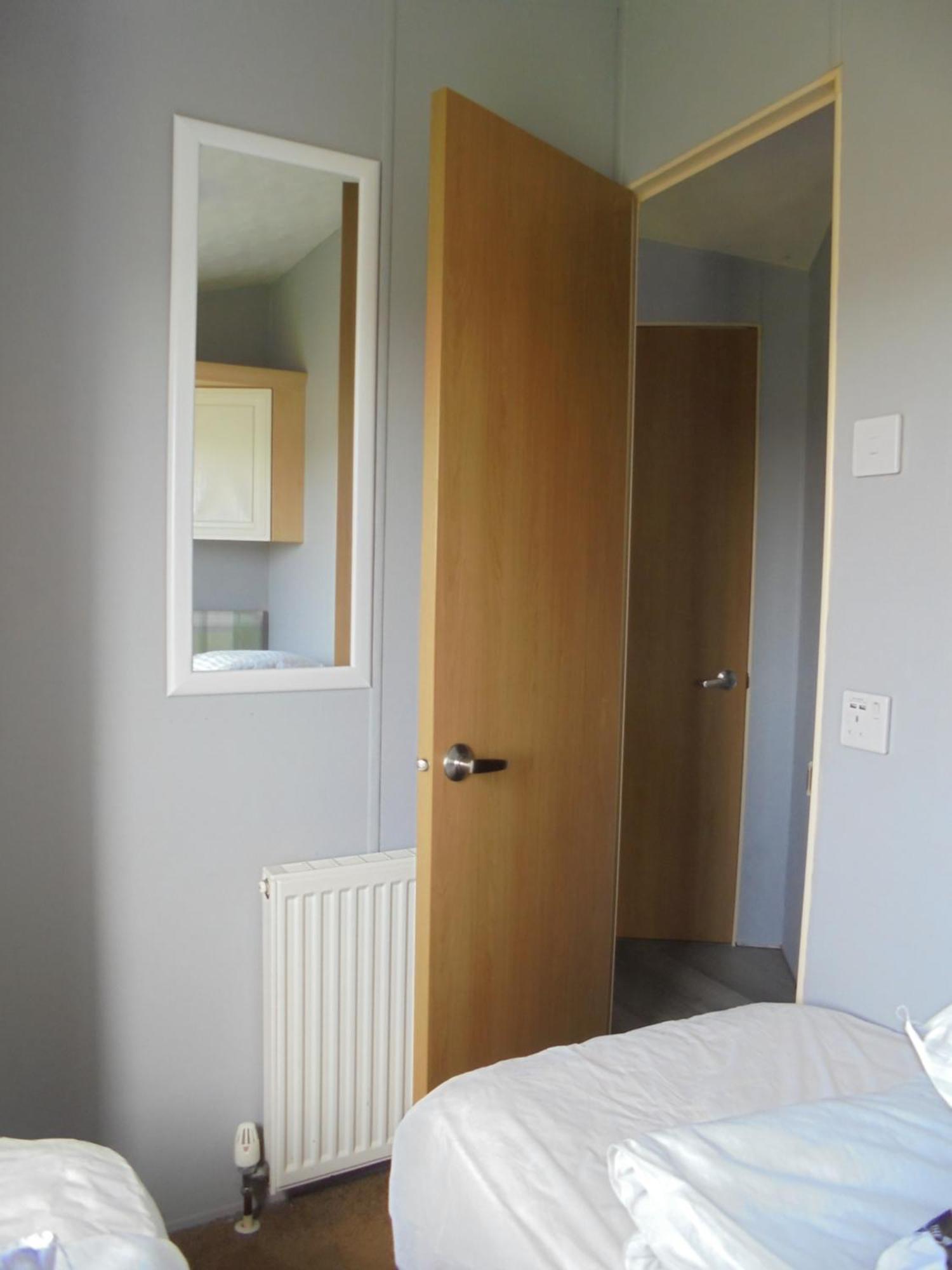 8 Berth On The Chase Hotel อินโกลด์เมลส์ ภายนอก รูปภาพ